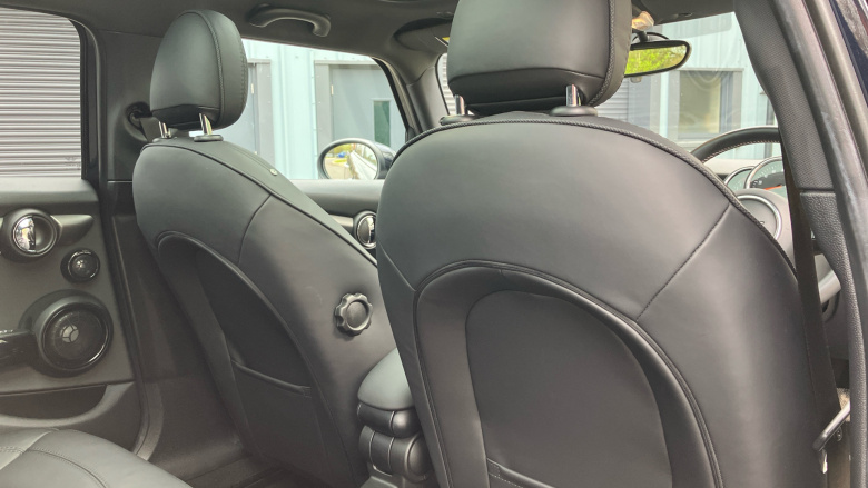 MINI Hatchback 1.5 Cooper Exclusive 5dr Auto [Comfort/Nav Pack] Petrol Hatchback